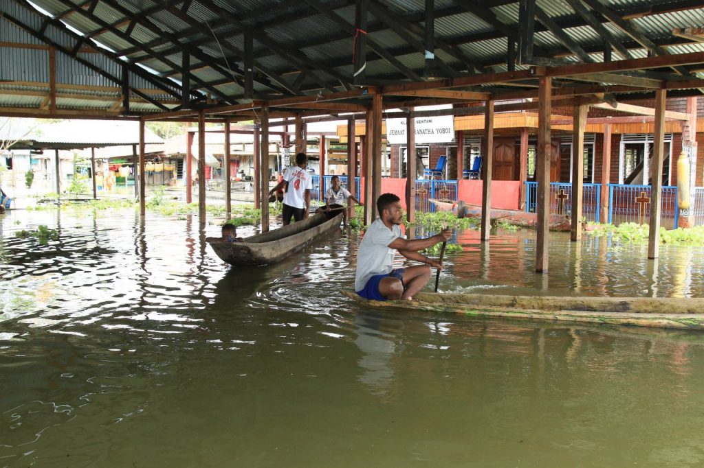 Foto : Warga di pinggiran Danau Sentani terus mengungsi 11 i Papua