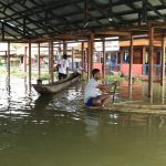 Foto : Warga di pinggiran Danau Sentani terus mengungsi