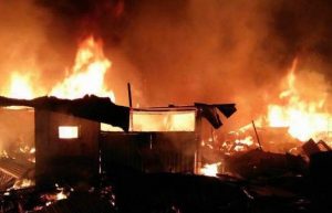 Ratusan kios  di kawasan Monas Jakarta  hangus terbakar