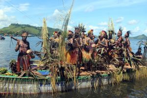 Isolo, tradisi menari d perahu di Danau Sentani, Kabupaten Jayapura, Papua