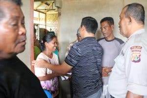 Kapolres menemui keluarga korban pembunuhan di Merauke 3 i Papua