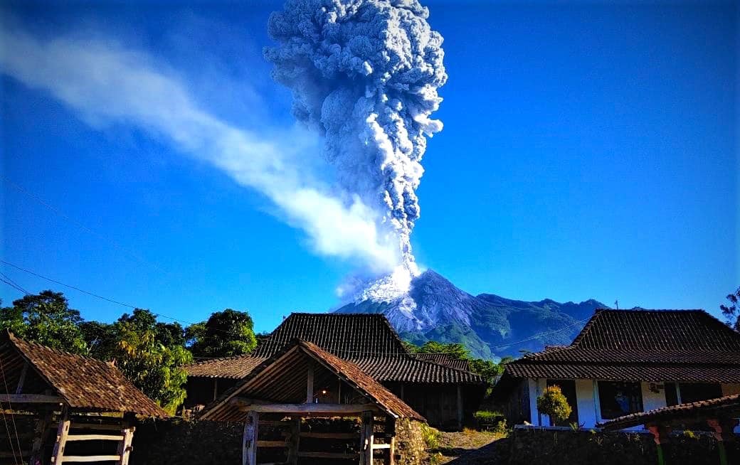 Sabtu pagi tadi Anak Krakatau mengalami erupsi delapan kali 1 i Papua
