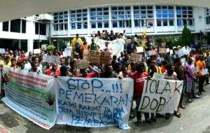 orang Papua demo