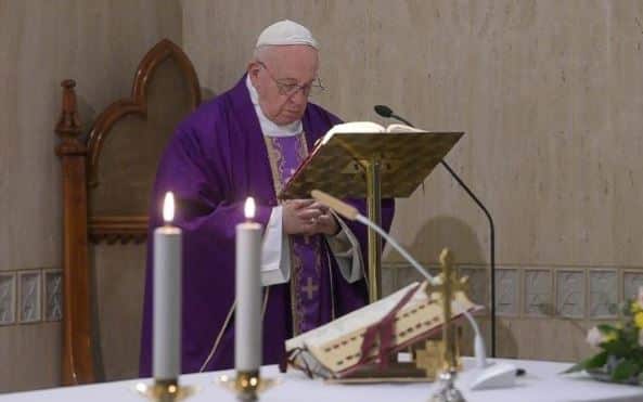 Paus-Fransiskus-misa-harian-di-Casa-Marta-by-Vatican-News-seswai.net
