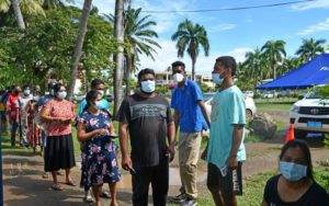 Antrean vaksinasi COVID-19 di Fiji
