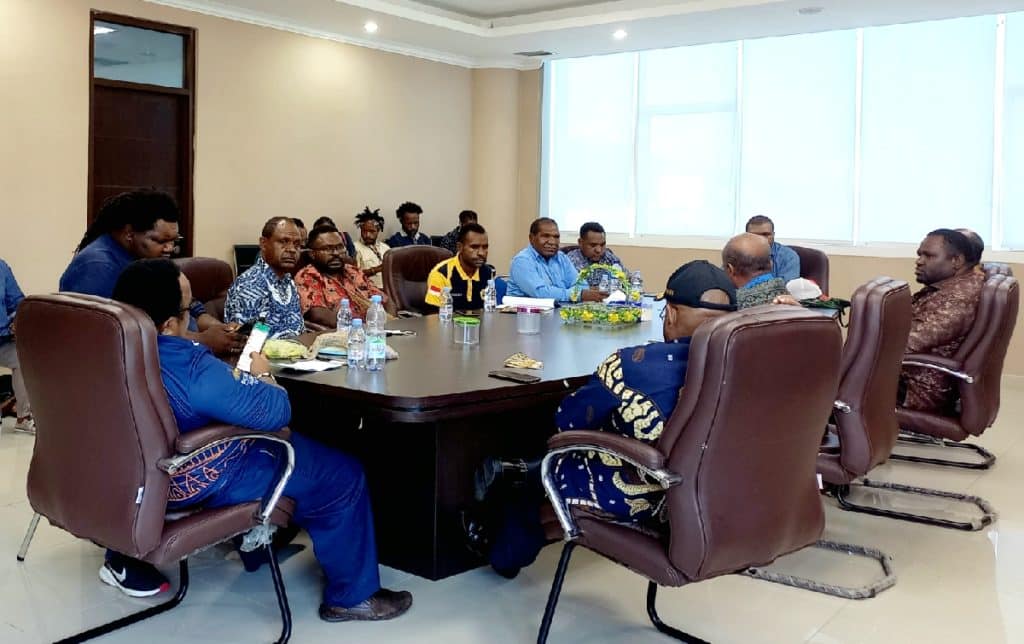 pertemuan masyarakat Intan Jaya dan legislator Papua