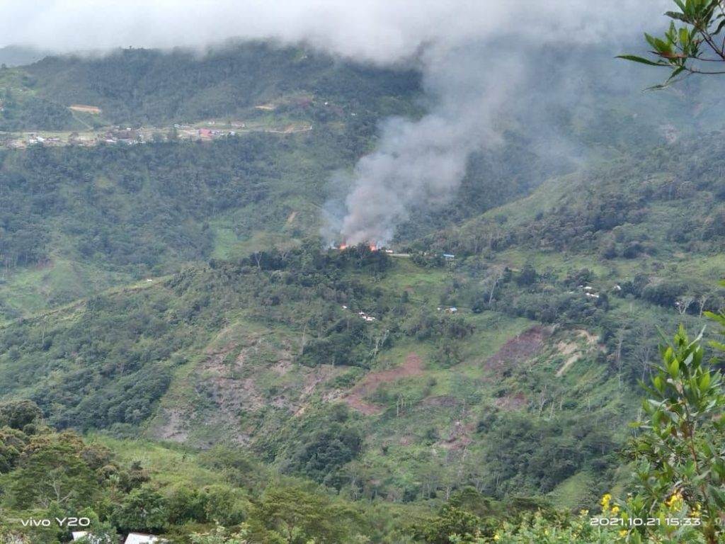 Papua-Kampung terbakar