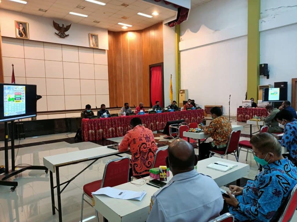 Papua-rapat evaluasi penanganan Covid-19