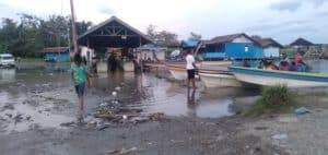 Usai banjir, Dermaga Yahim penuh sampah