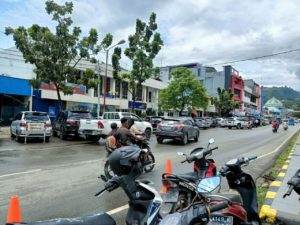 Papua-Parkir tepi jalan umum di Jalan Ahmad Yani Kota Jayapura
