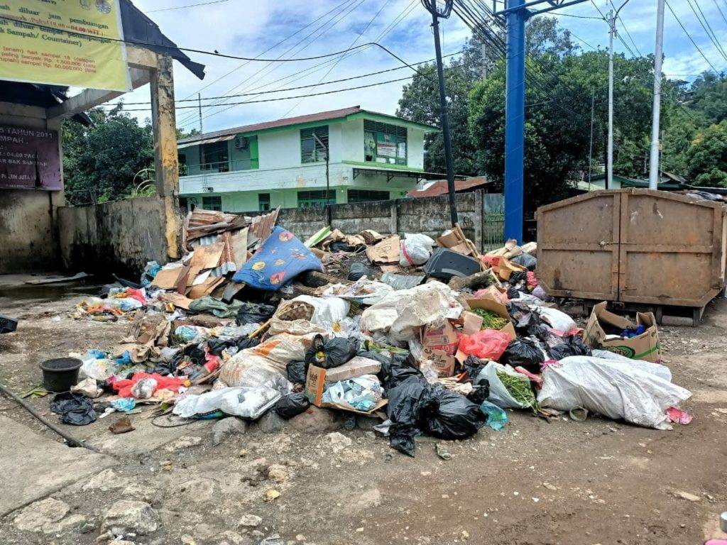 Papua-Sampah di TPS yang belum terangkut
