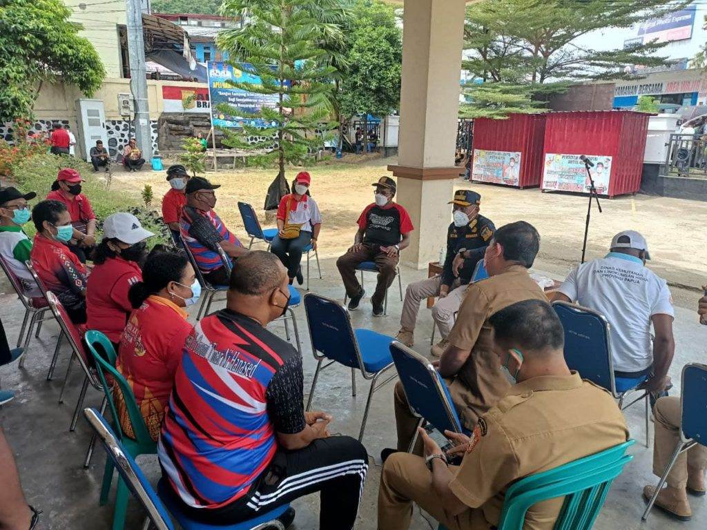 Papua-Walkot Jayapura berbincang dengan pimpinan OPD