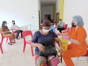 Papua-Warga saat melakukan vaksinasi di Kantor Wali Kota Jayapura