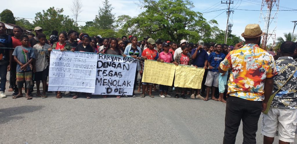 Demo Menolak Pemekaran Provinsi Papua