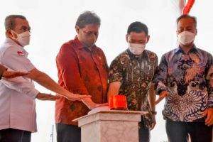 Airlangga Hartarto groundbreaking investasi pabrik kertas berkelanjutan terbesar di Sumatera