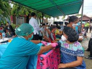 Pemkot Jayapura gencar vaksinasi lansia agar turun ke PPKM Level 2